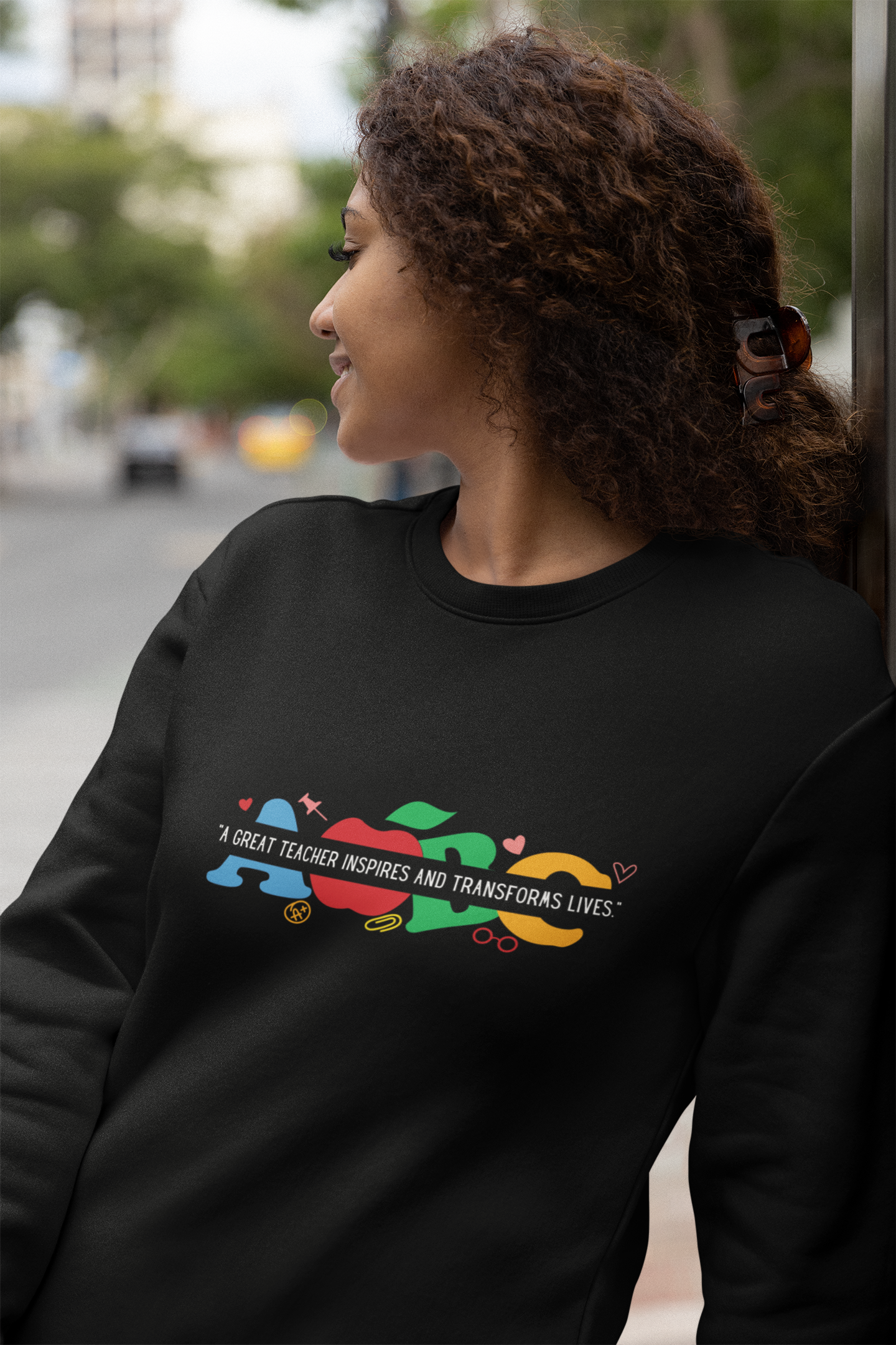 " A Great Teacher Inspires and Transforms Lives" Unisex Heavy Blend™ Crewneck Sweatshirt